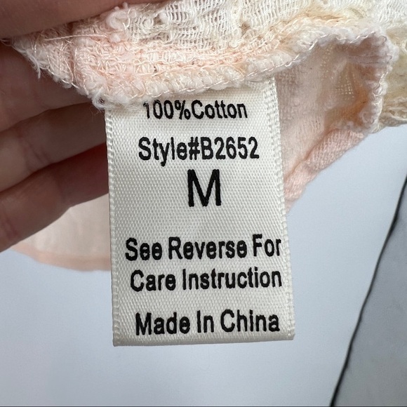 Women's Pink Floral White Lace Buttondown Scoopneck Sleeveless Tank Top - Picture 9 of 10